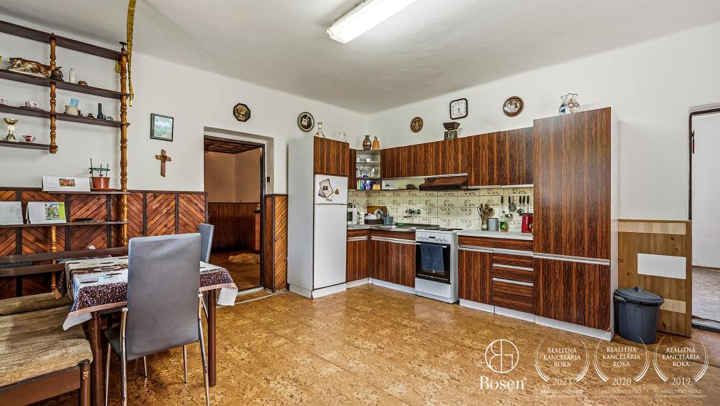 BOSEN | Na predaj dom s veľkým pozemkom 3328m, Matiašovce