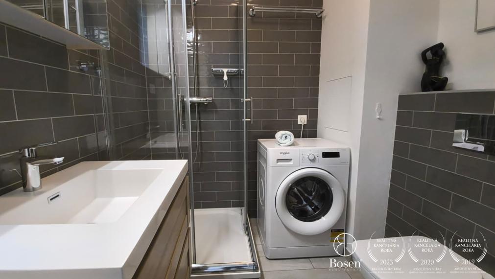 2,5-izbový byt s loggiou a garážovým státím -Urban Residence