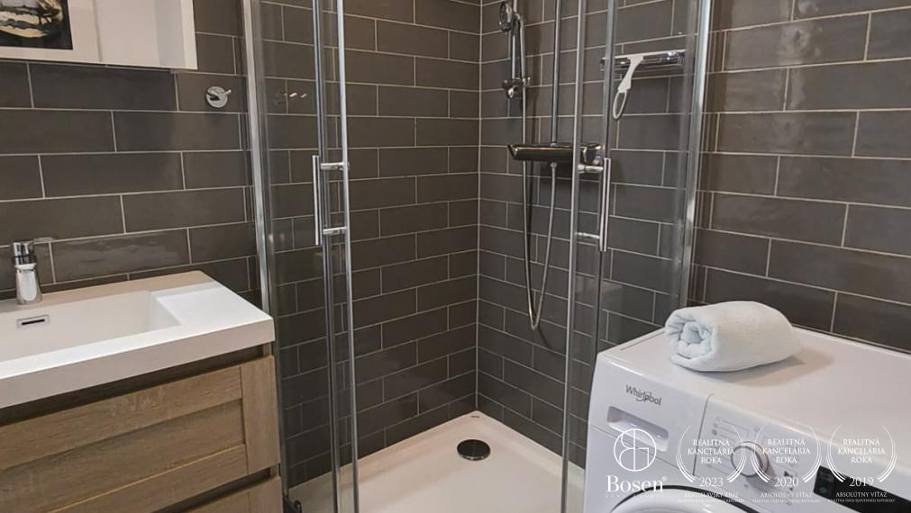 2,5-izbový byt s loggiou a garážovým státím -Urban Residence
