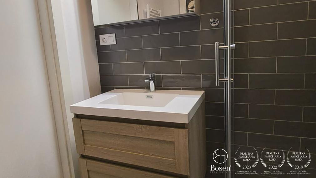 2,5-izbový byt s loggiou a garážovým státím -Urban Residence