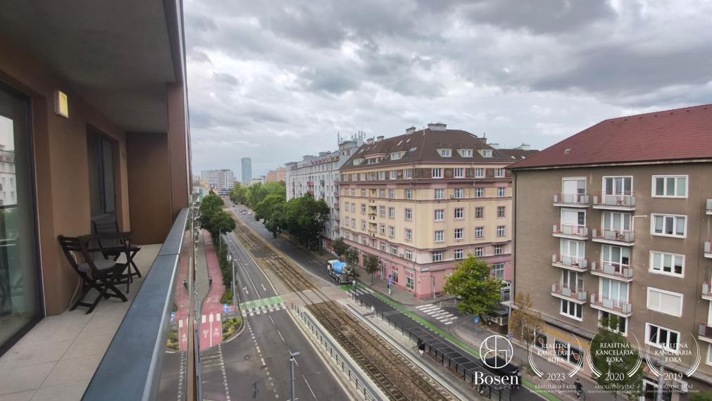 2,5-izbový byt s loggiou a garážovým státím -Urban Residence