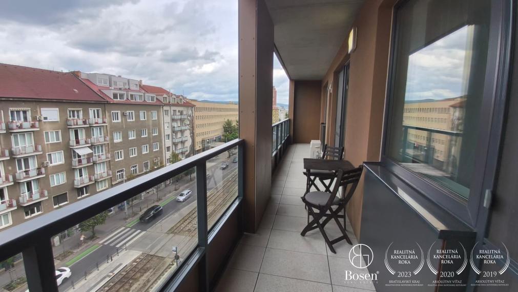 2,5-izbový byt s loggiou a garážovým státím -Urban Residence