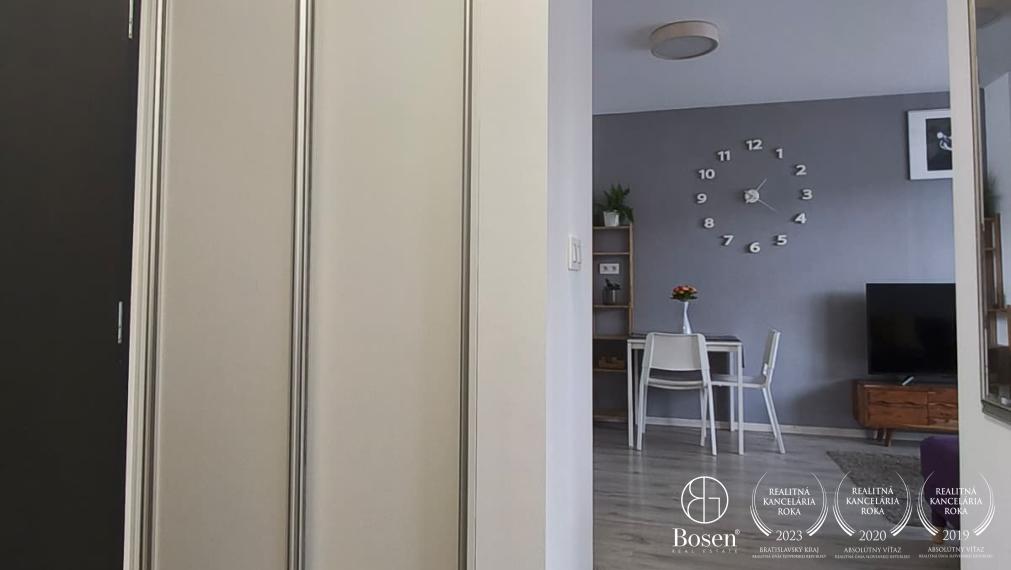 2,5-izbový byt s loggiou a garážovým státím -Urban Residence