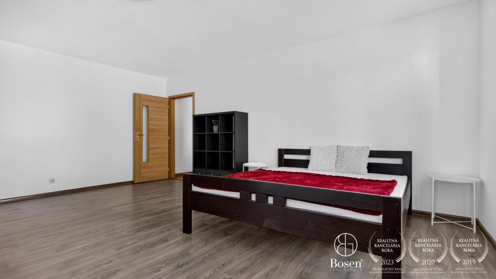 BOSEN |  2 izbový byt s balkónom vo Veľkých Levároch