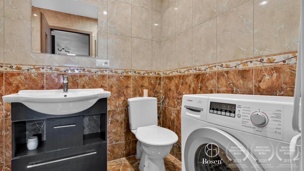 BOSEN |  2 izbový byt s balkónom vo Veľkých Levároch