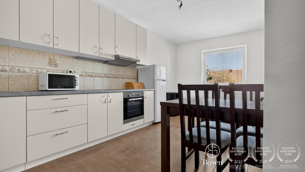 BOSEN |  2 izbový byt s balkónom vo Veľkých Levároch