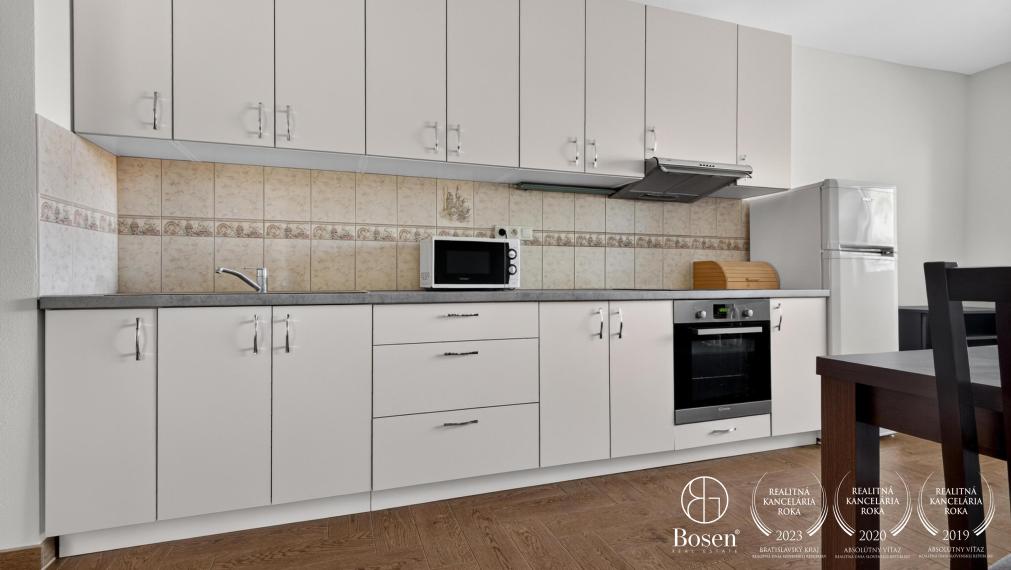 BOSEN |  2 izbový byt s balkónom vo Veľkých Levároch
