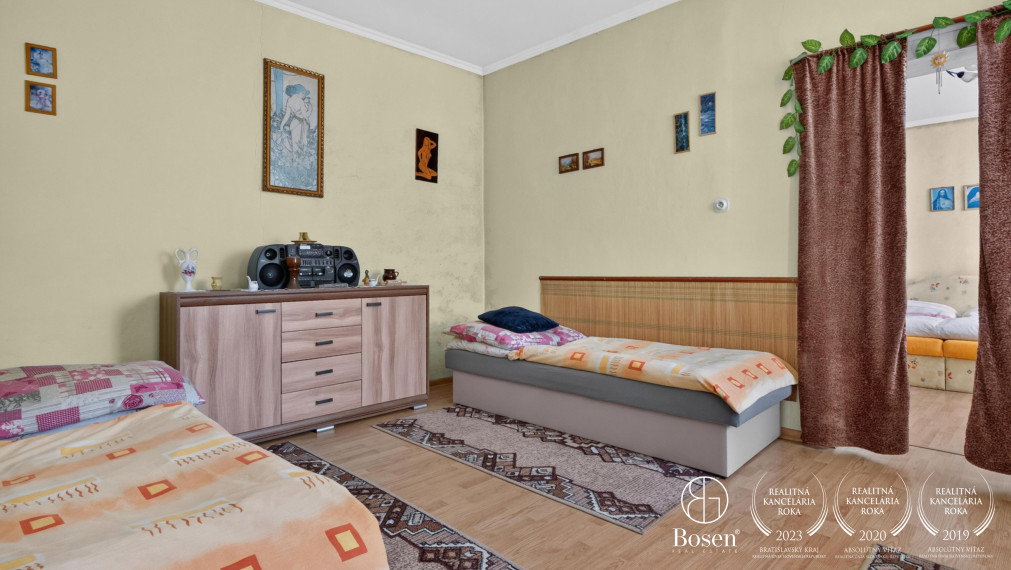 BOSEN I ZNÍŽENÁ CENA - 3 izbový rodinný dom v Borskom Mikuláši s veľkým pozemkom