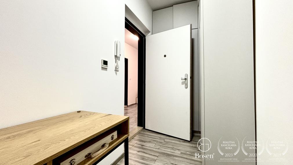 BOSEN | Zariadený 2 izbový byt s loggiou a parkovacím státim, Dunajská Lužná