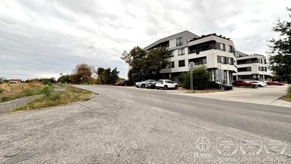 BOSEN | Zariadený 2 izbový byt s loggiou a parkovacím státim, Dunajská Lužná