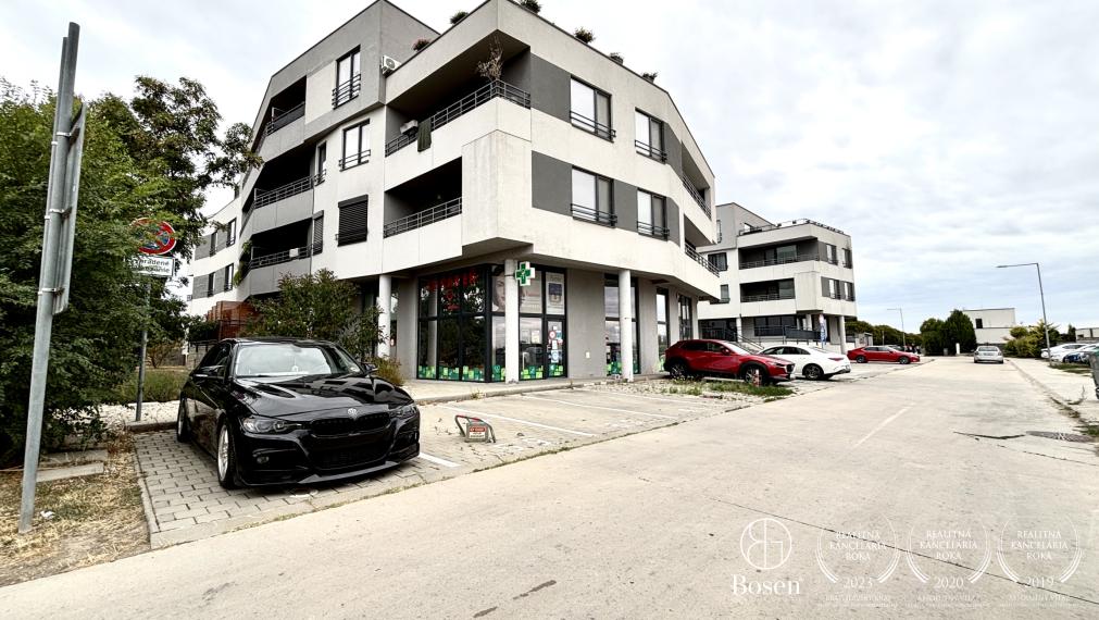 BOSEN | Zariadený 2 izbový byt s loggiou a parkovacím státim, Dunajská Lužná