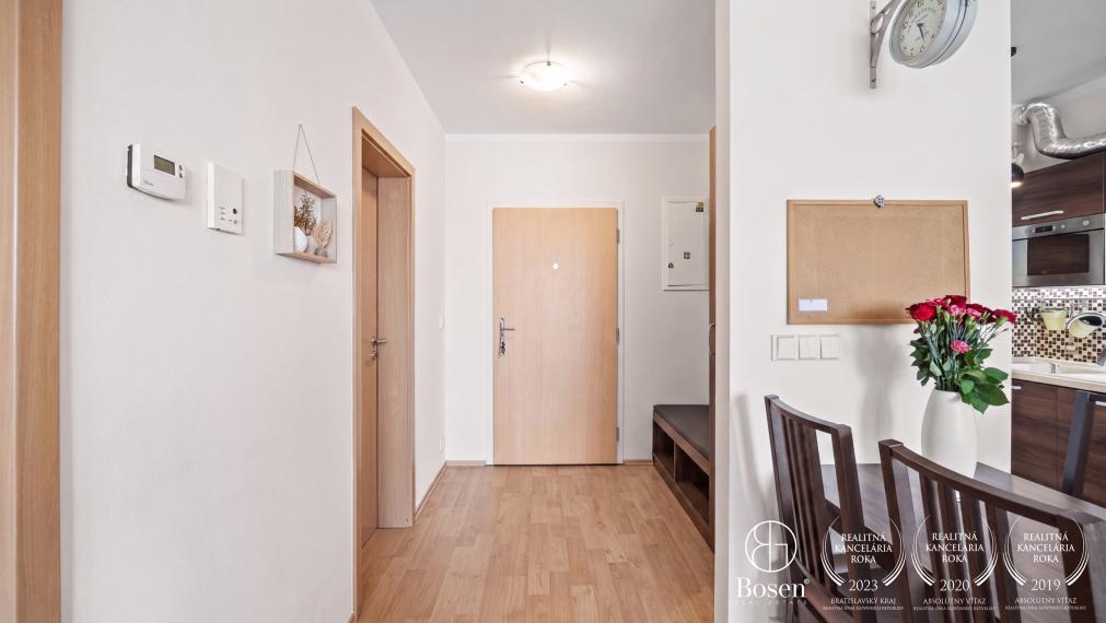 BOSEN | Klimatizovaný 2 izbový byt s garážovým parkovacím miestom, Budatínska 57m2