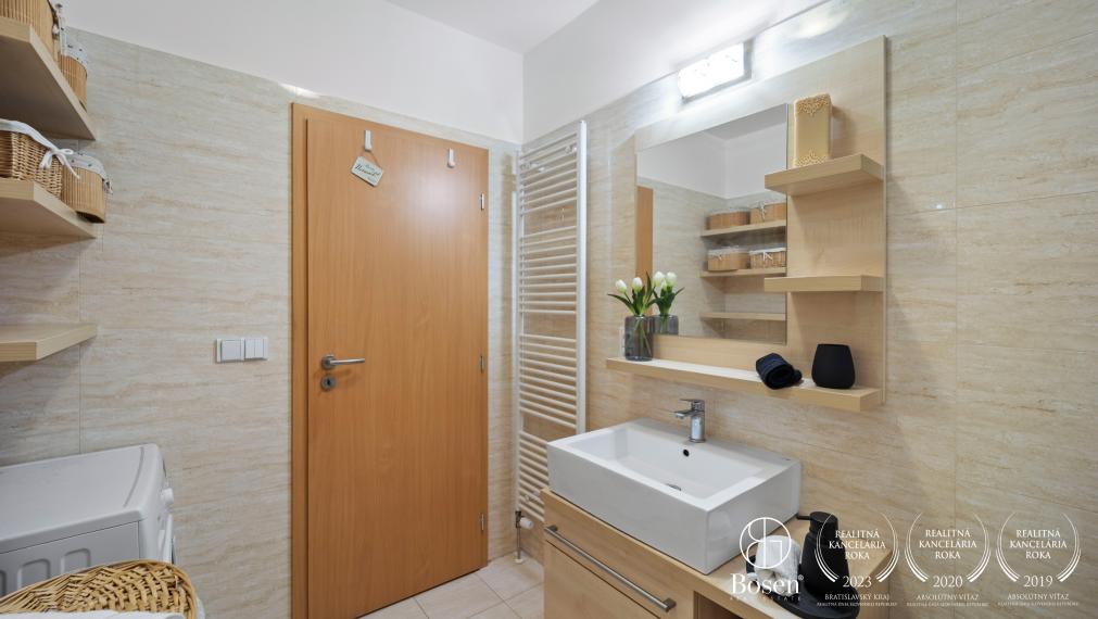 BOSEN | Klimatizovaný 2 izbový byt s garážovým parkovacím miestom, Budatínska 57m2