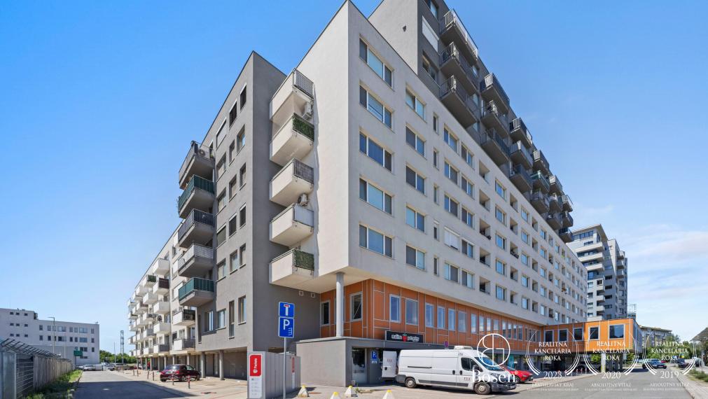 BOSEN | Klimatizovaný 2 izbový byt s garážovým parkovacím miestom, Budatínska 57m2