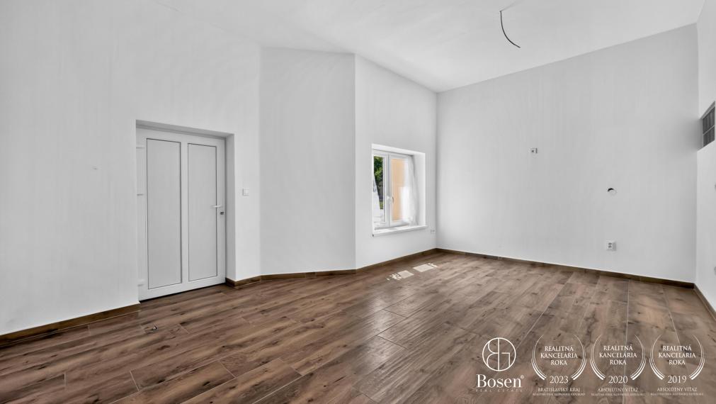 BOSEN | Viacúčelová budova v centre Fiľakova, 117m2