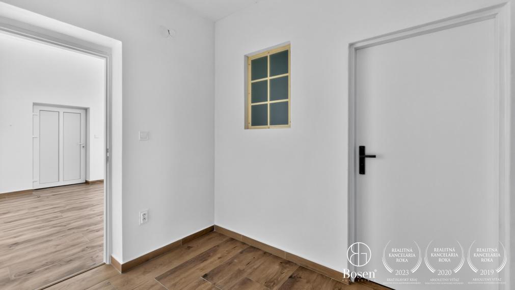 BOSEN | Viacúčelová budova v centre Fiľakova, 117m2