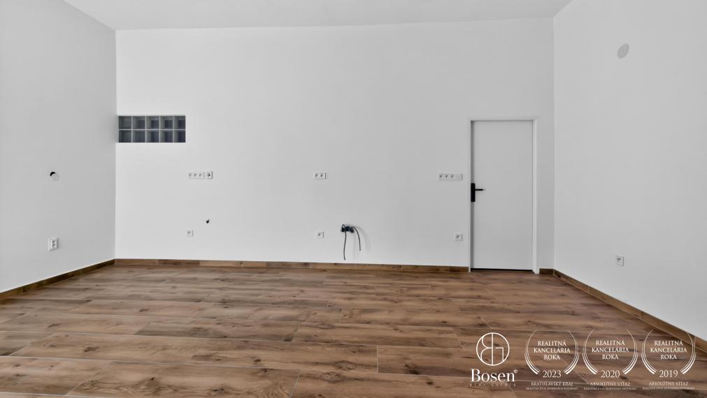 BOSEN | Viacúčelová budova v centre Fiľakova, 117m2