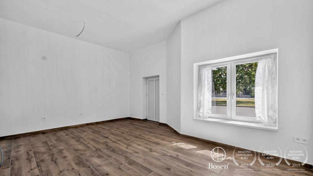 BOSEN | Viacúčelová budova v centre Fiľakova, 117m2