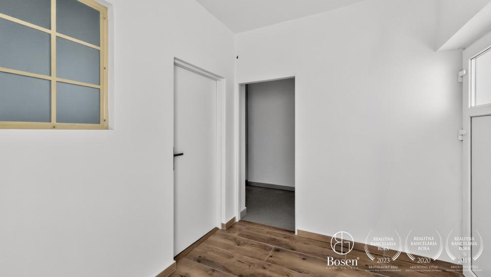 BOSEN | Viacúčelová budova v centre Fiľakova, 117m2