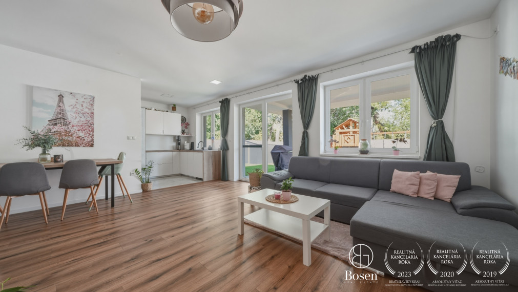 BOSEN | Zariadená novostavba moderného 4-izbového rodinného domu s terasou na pozemku 584 m²