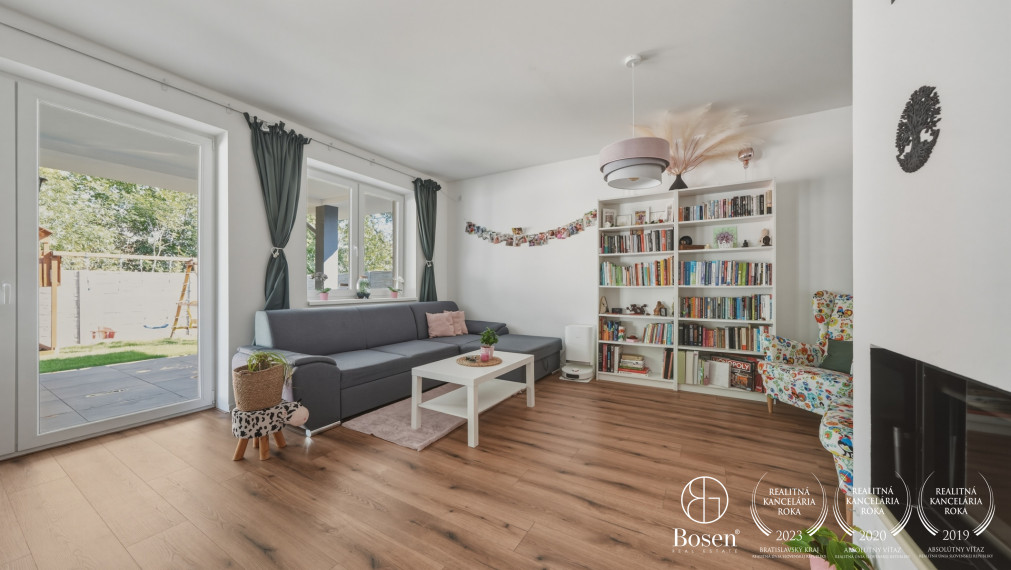 BOSEN | Zariadená novostavba moderného 4-izbového rodinného domu s terasou na pozemku 584 m²
