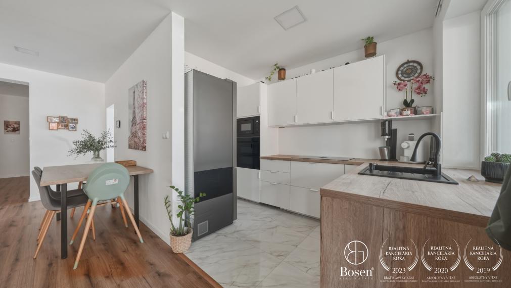 BOSEN | Zariadená novostavba moderného 4-izbového rodinného domu s terasou na pozemku 584 m²