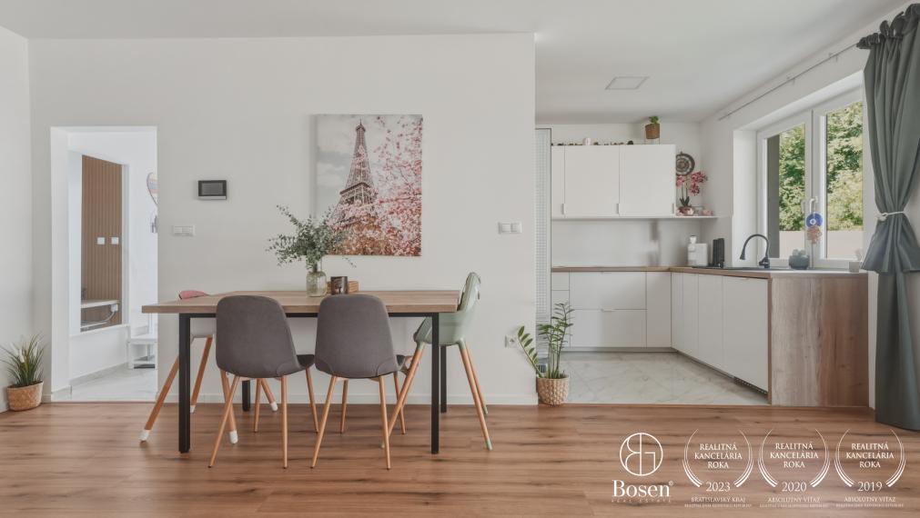 BOSEN | Zariadená novostavba moderného 4-izbového rodinného domu s terasou na pozemku 584 m²