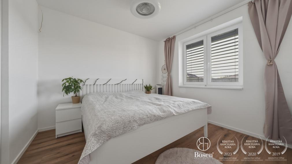 BOSEN | Zariadená novostavba moderného 4-izbového rodinného domu s terasou na pozemku 584 m²