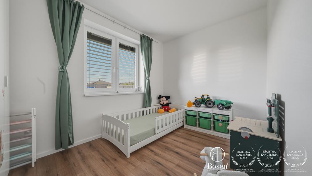 BOSEN | Zariadená novostavba moderného 4-izbového rodinného domu s terasou na pozemku 584 m²