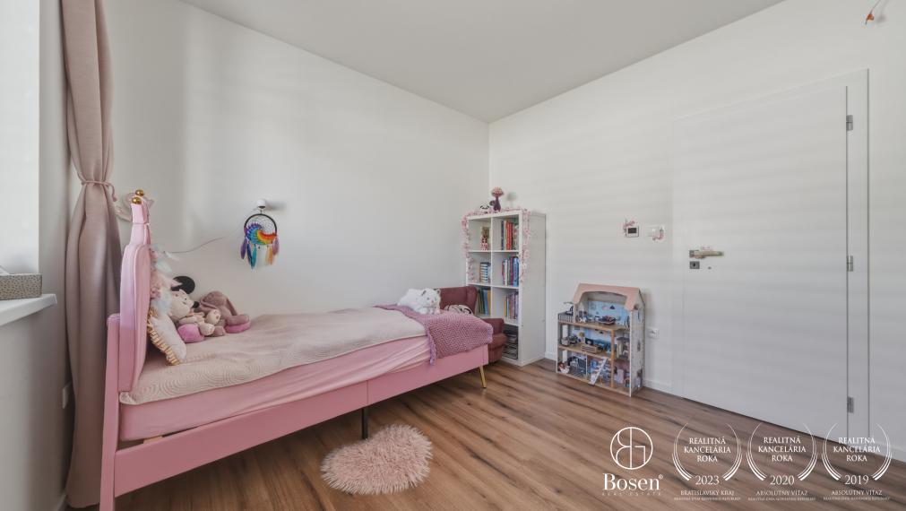BOSEN | Zariadená novostavba moderného 4-izbového rodinného domu s terasou na pozemku 584 m²