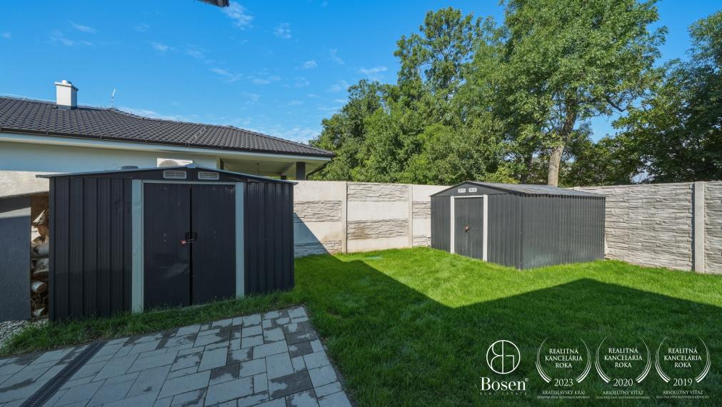 BOSEN | Zariadená novostavba moderného 4-izbového rodinného domu s terasou na pozemku 584 m²