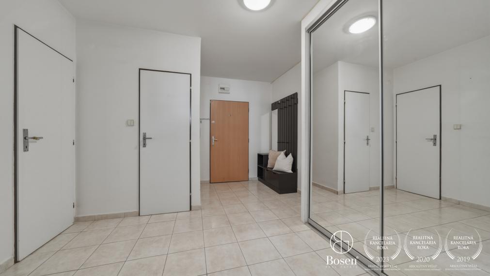 BOSEN | Priestranný a svetlý 2 izb. byt s investičným potenciálom, Bratislava - Vrakuňa