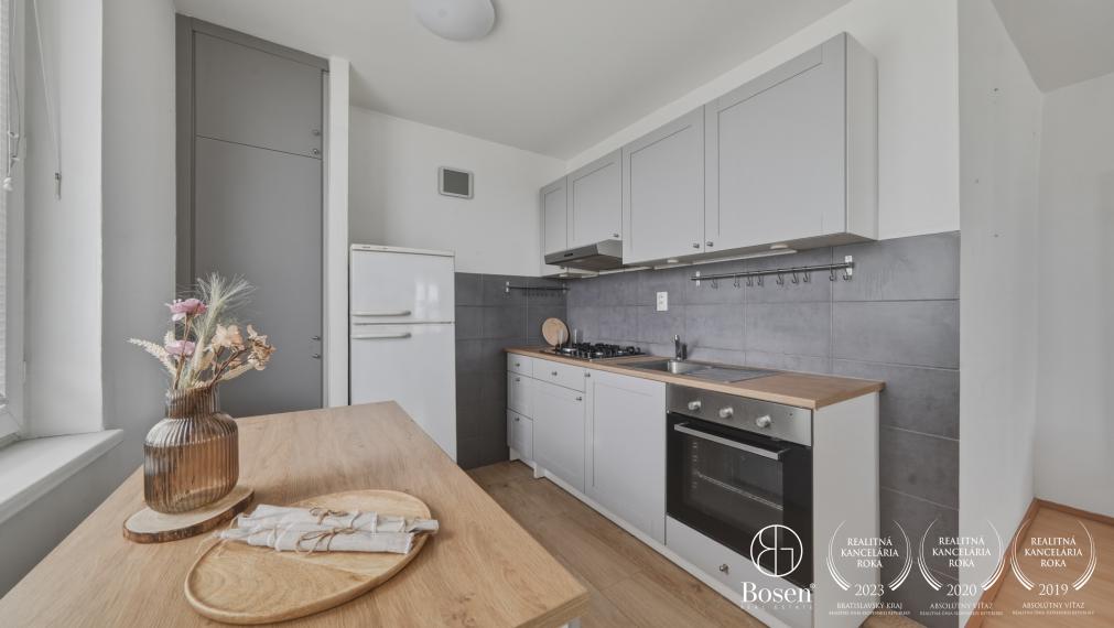 BOSEN | Priestranný a svetlý 2 izb. byt s investičným potenciálom, Bratislava - Vrakuňa