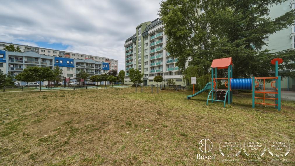 BOSEN | Priestranný a svetlý 2 izb. byt s investičným potenciálom, Bratislava - Vrakuňa
