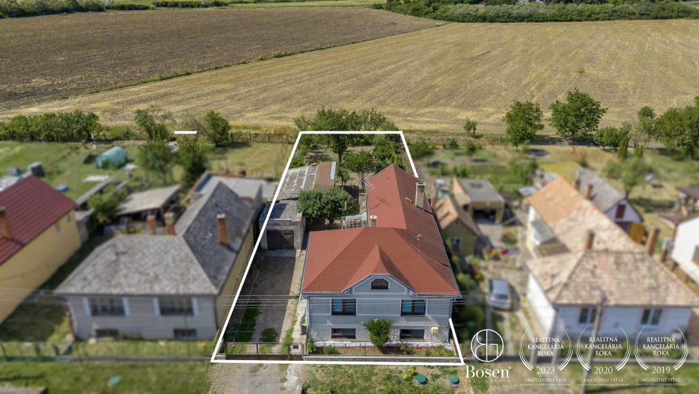 BOSEN | Zariadený rodinný dom v dobrej Lokalite.