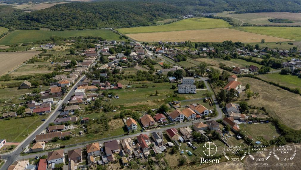 BOSEN | Zariadený rodinný dom v dobrej Lokalite.