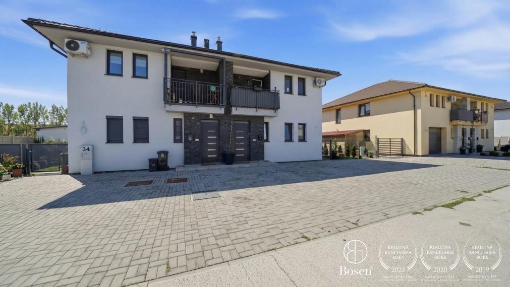 BOSEN | Zariadený 3 izbový byt s parkovaním a terasou – Trstená na Ostrove