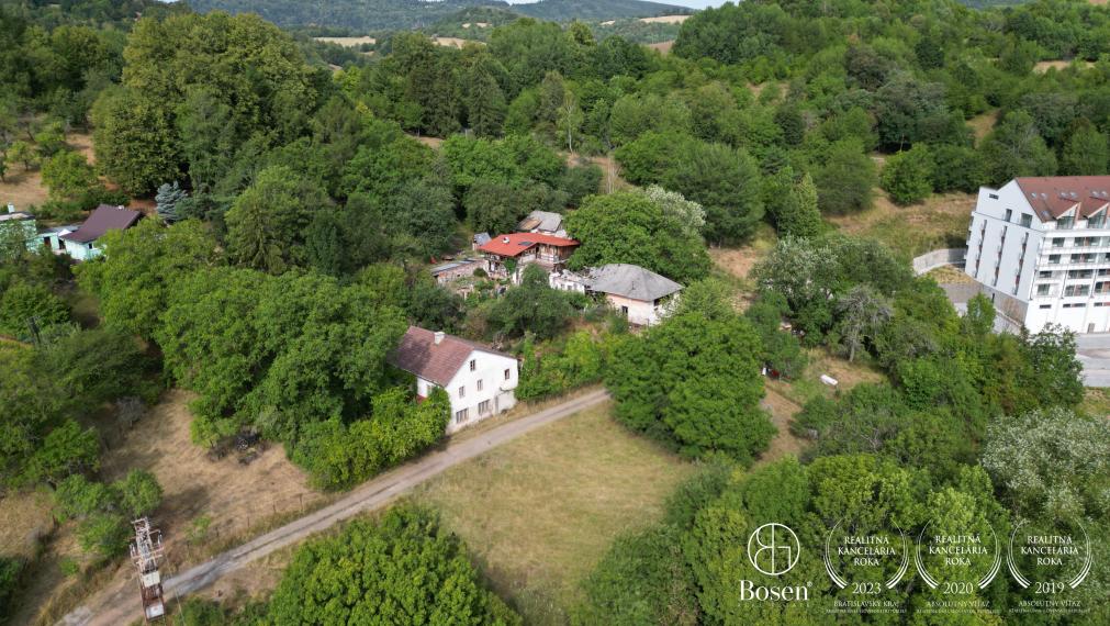 BOSEN | Rekreačný pozemok s výhľadom na Kremnicu, 1 694 m²
