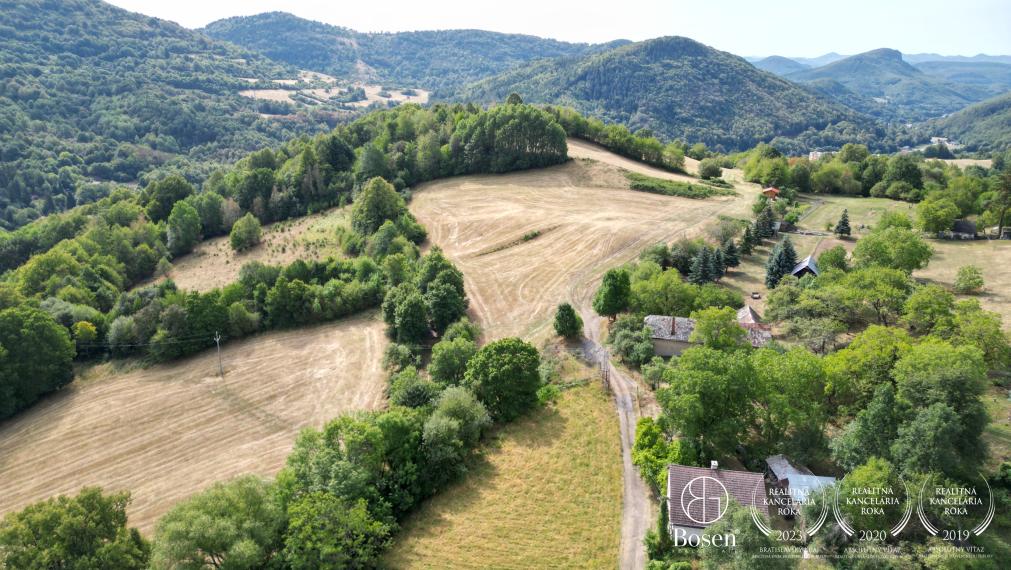 BOSEN | Rekreačný pozemok s výhľadom na Kremnicu, 1 694 m²