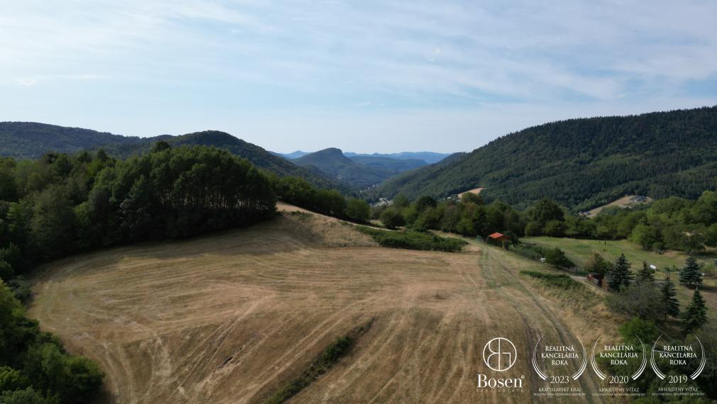 BOSEN | Rekreačný pozemok s výhľadom na Kremnicu, 1 694 m²