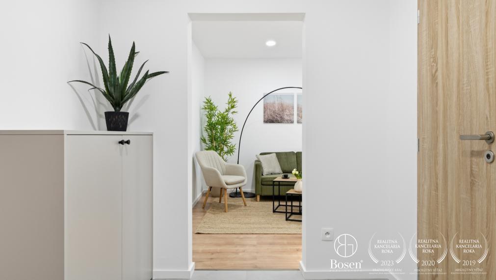 BOSEN | Zrekonštruovaný a zariadený 3 izbový byt s loggiou, 71,55 m², Karola Adlera, Dúbravka