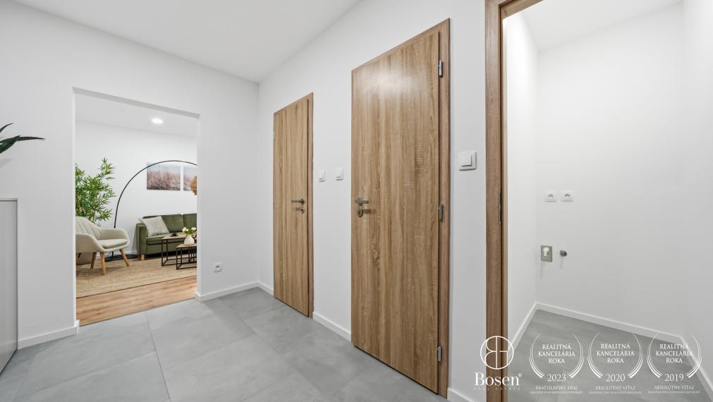 BOSEN | Zrekonštruovaný a zariadený 3 izbový byt s loggiou, 71,55 m², Karola Adlera, Dúbravka
