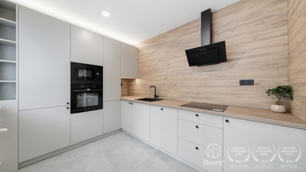 BOSEN | Zrekonštruovaný a zariadený 3 izbový byt s loggiou, 71,55 m², Karola Adlera, Dúbravka