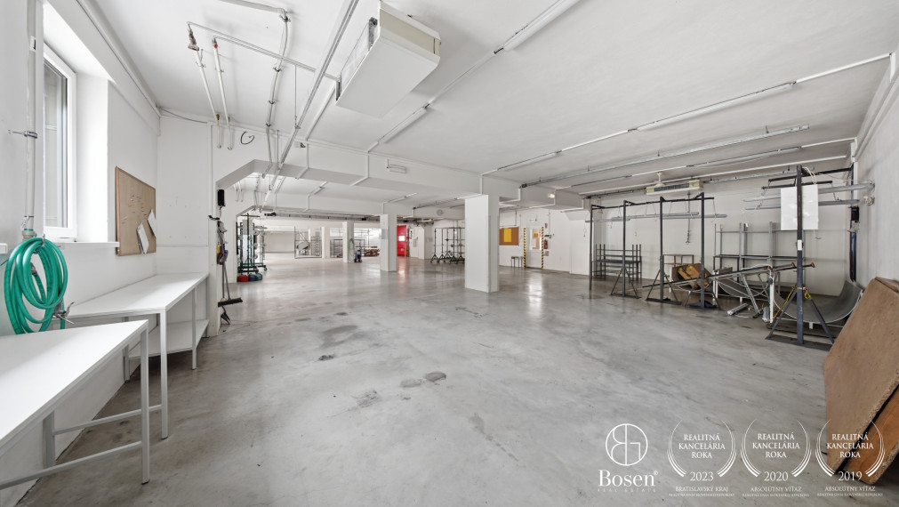 BOSEN | Výrobný areál Handlová, pozemok 9 643 m²