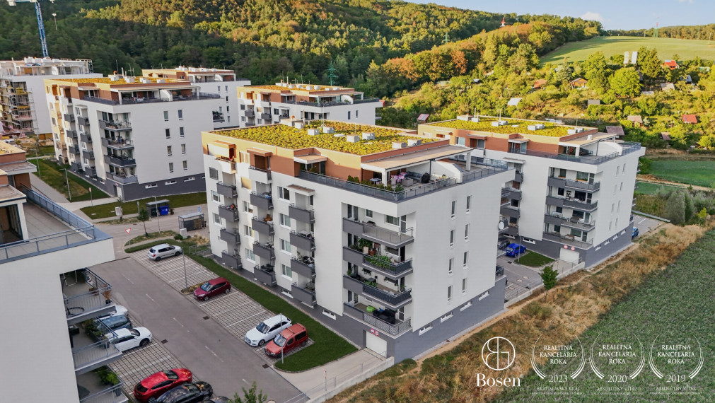 BOSEN | NOVOSTAVBA kompletne zariadený 2i byt s parkovacím státím - Trenčín