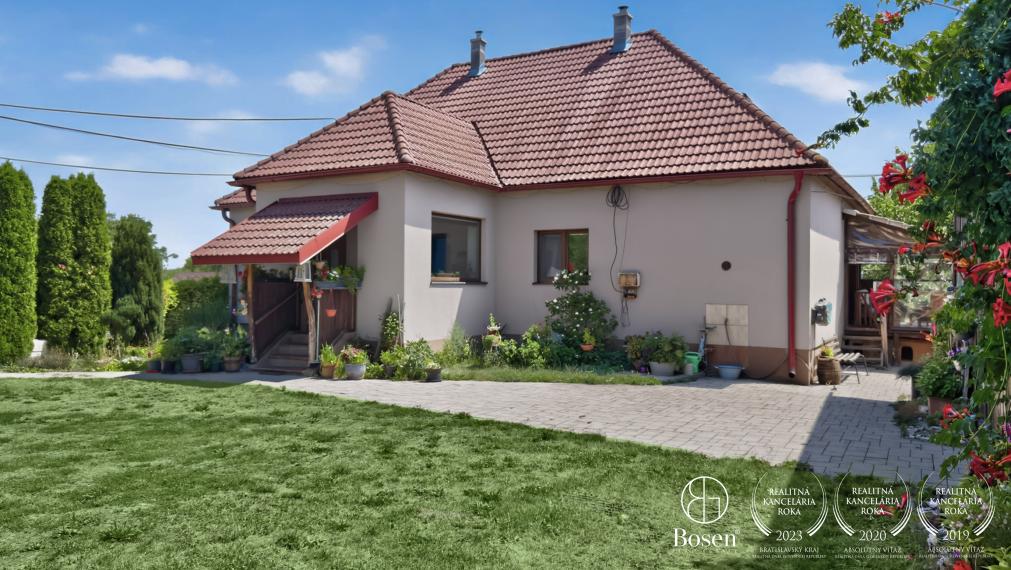 BOSEN | Rodinný dom s vidieckym nádychom, Chrtany