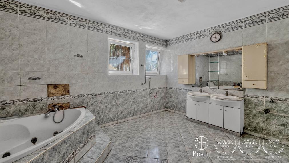 BOSEN | Ranč, Rodinná usadlosť s veľkým pozemkom 129000m2