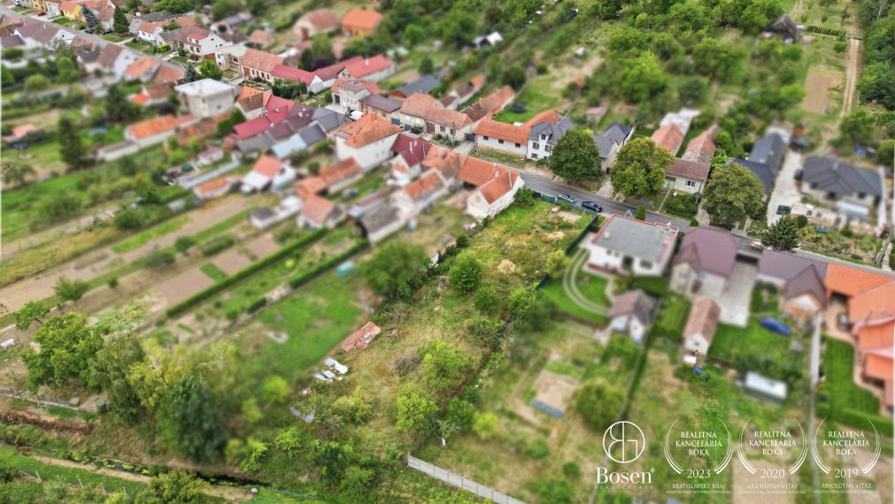 BOSEN | Veľkorysý stavebný pozemok 1585 m2 s projektom, Štefanov, okres Senica