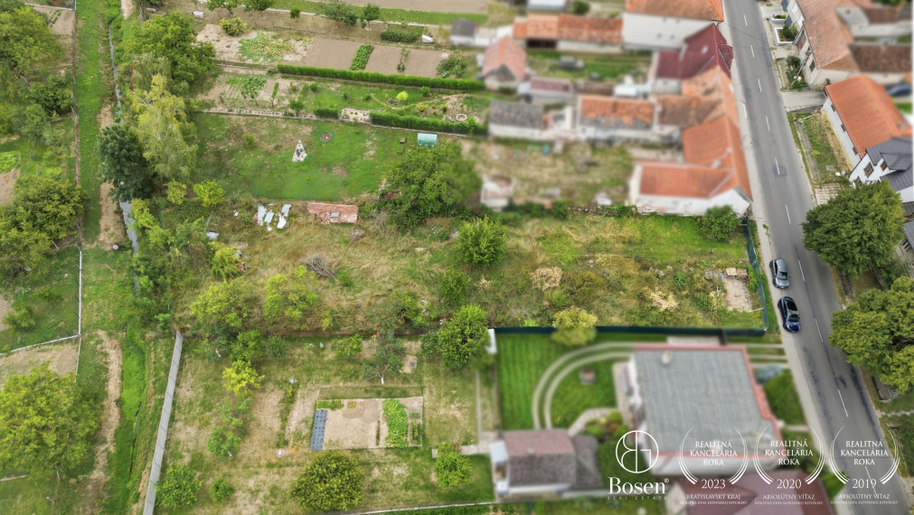 BOSEN | Veľkorysý stavebný pozemok 1585 m2 s projektom, Štefanov, okres Senica