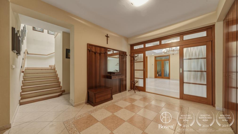 BOSEN | Rodinná vila s bazénom, Ivánka pri Dunaji